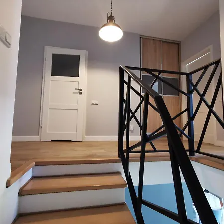 Sunny Garden Apartment *
