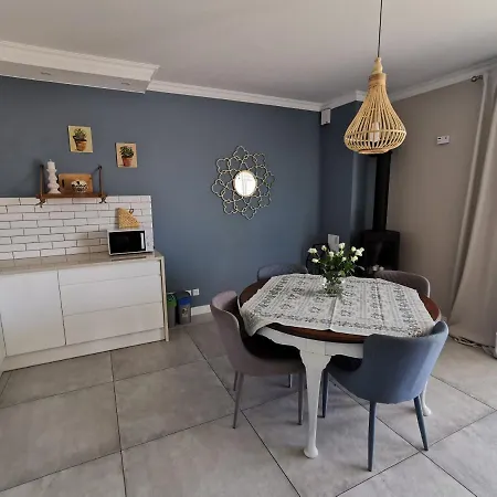 Sunny Garden Apartment *