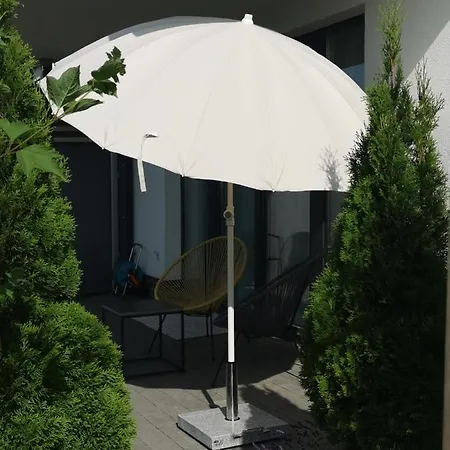 Sunny Garden Apartment
